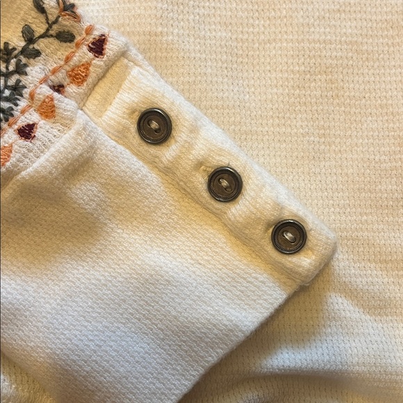 Lucky Brand Embroidered White Long Sleeve Thermal Medium - Picture 7 of 7